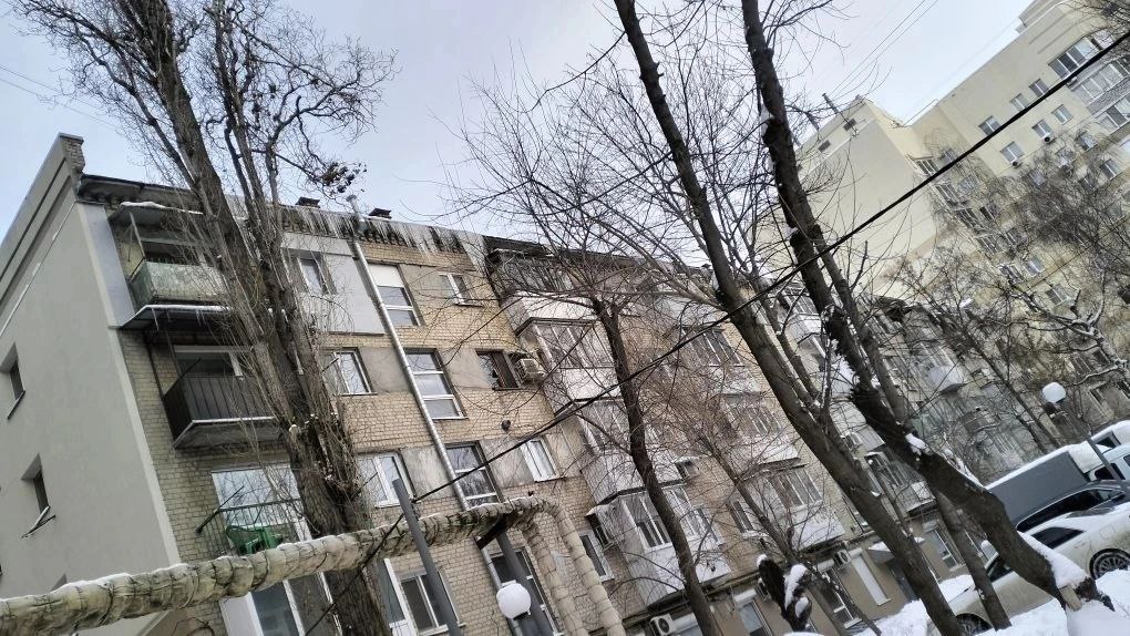 В Саратове управляющие компании не чистят дворы жилых домов от снега и наледи